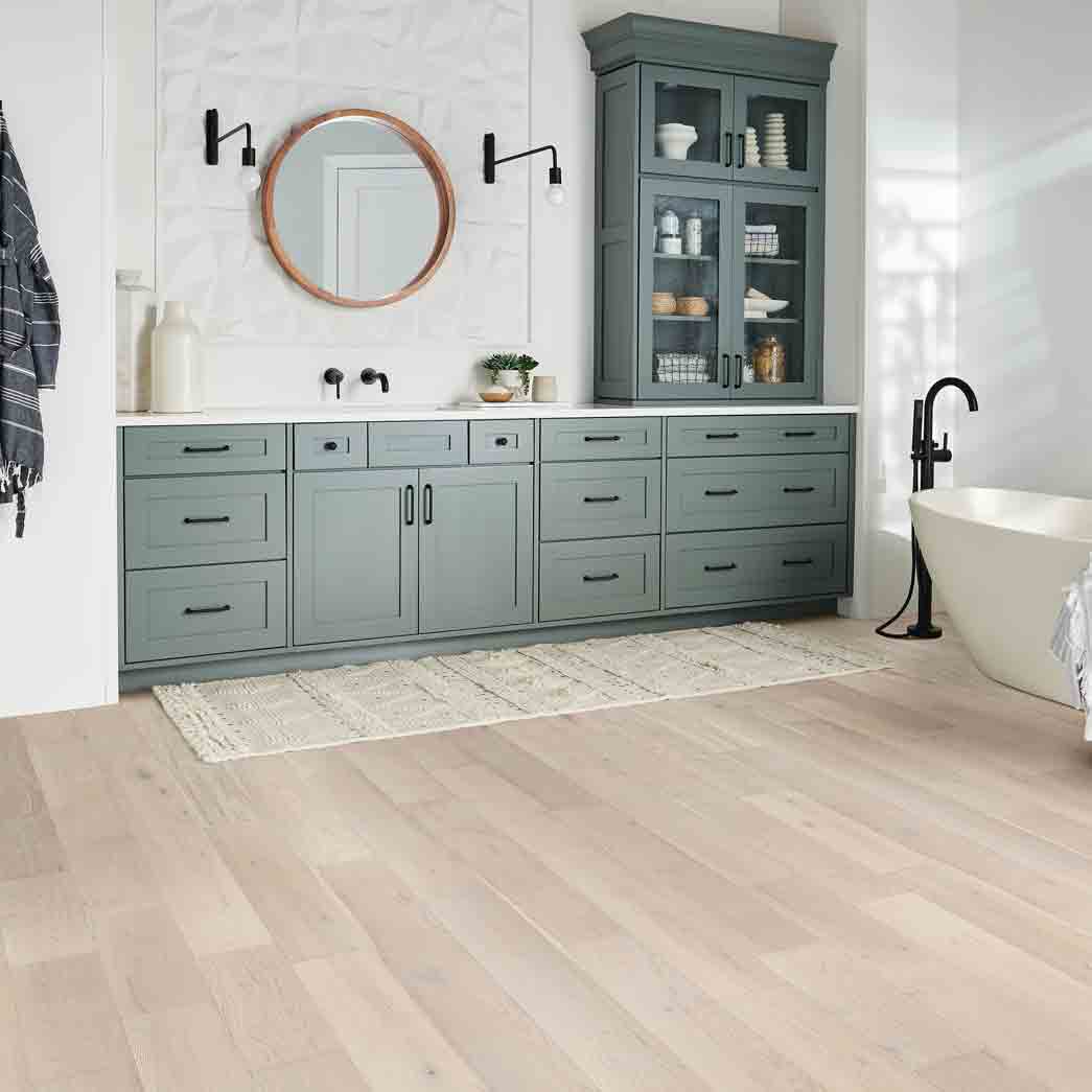 Hartco-HYDROBLOK-White-Oak-Winter-Palette-EKHB75L15W-room scene 1