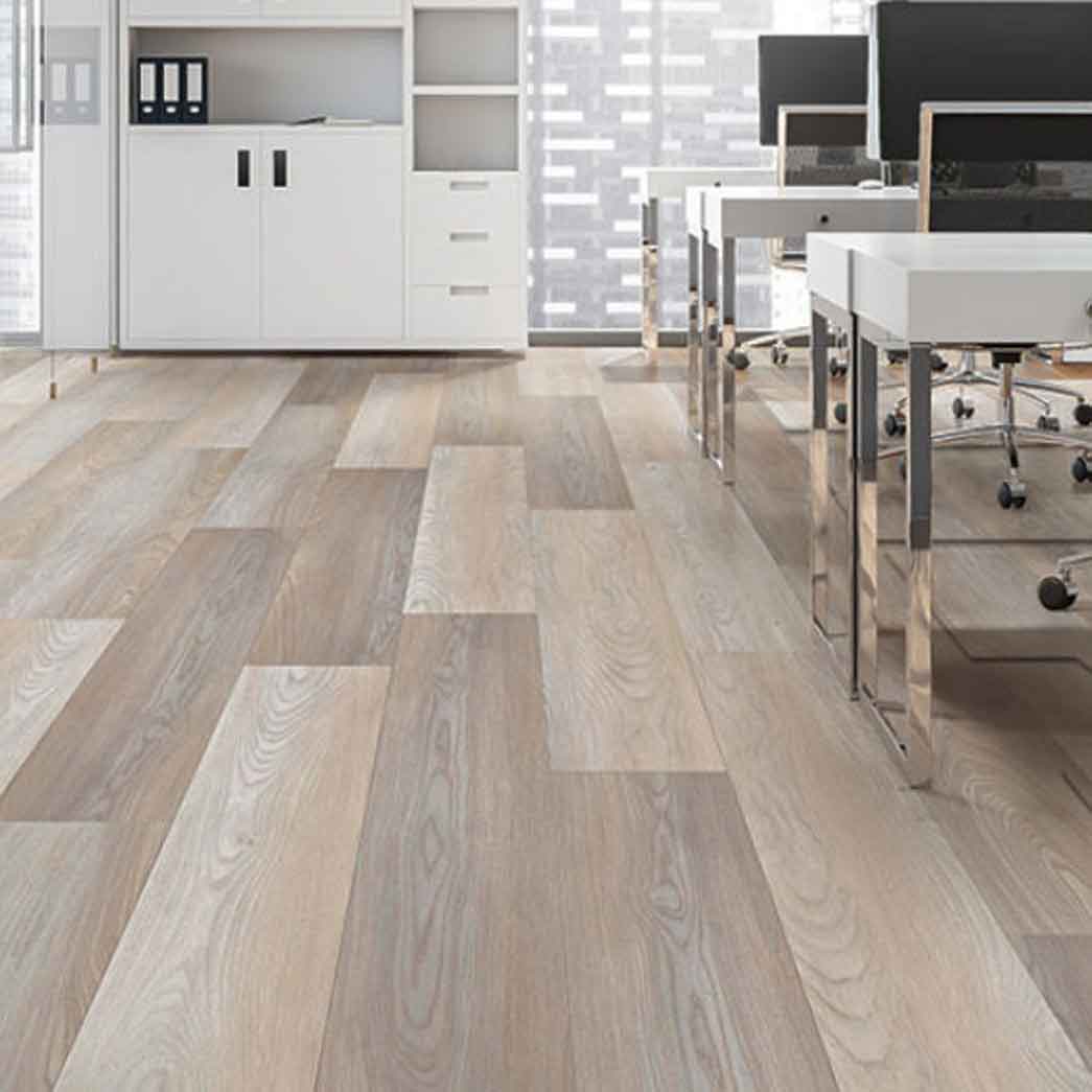 MetroFlor-Clean-Oak-DN529107-Mist-Grey-room scene 1